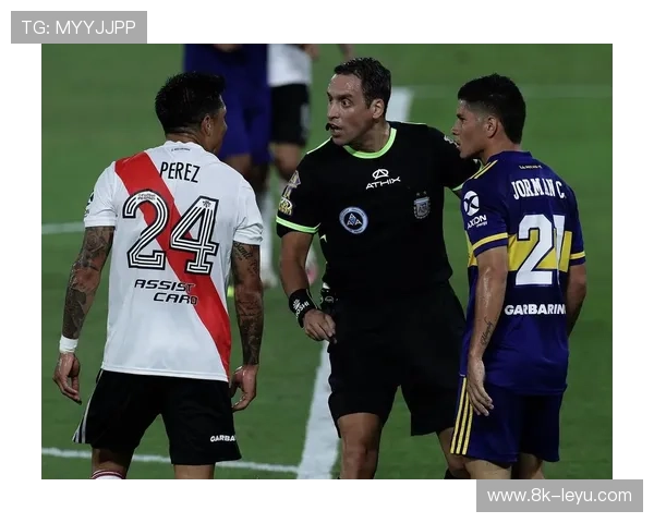 拉菲尼亚掷界外球违例，德比战火药味十足